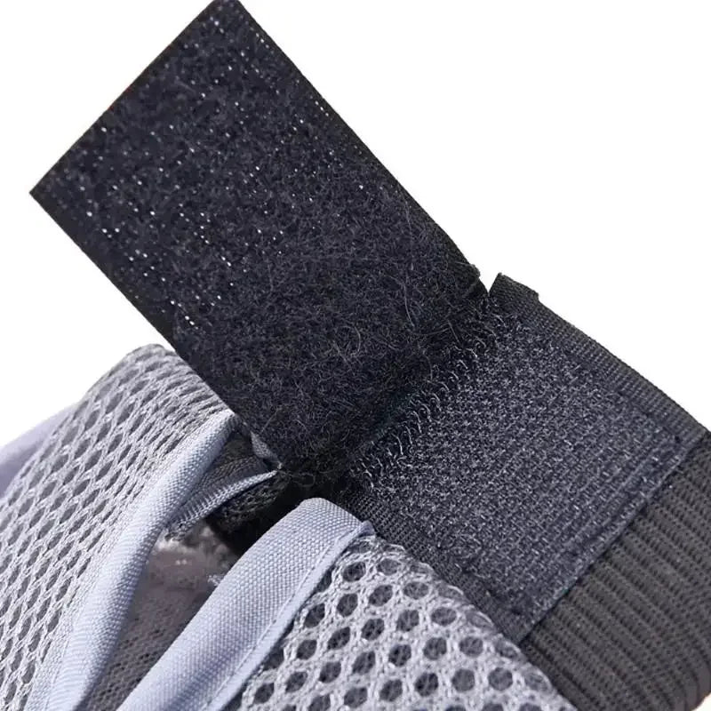 Pet Grooming Deshedding Glove - detail view 4
